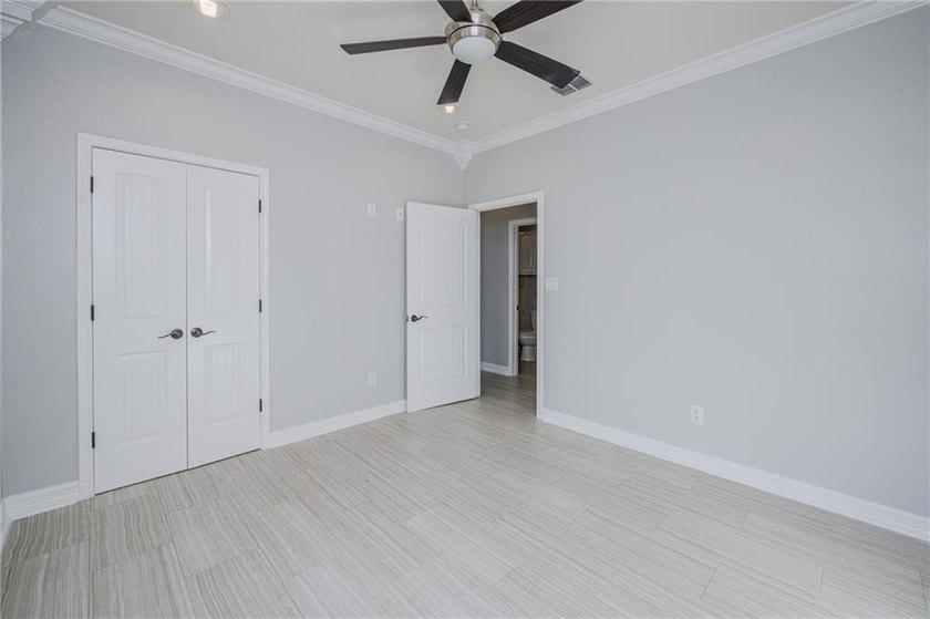 This stylishly crafted home in desirable Sea Oaks Village - photo 28