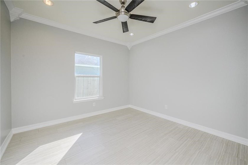 This stylishly crafted home in desirable Sea Oaks Village - photo 31