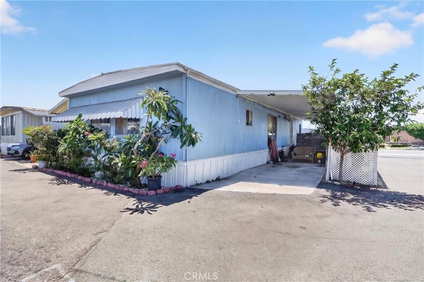 Welcome to this inviting 3-bedroom, 2-bath mobile home offering - photo 2