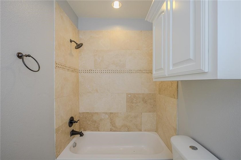 This stylishly crafted home in desirable Sea Oaks Village - photo 33