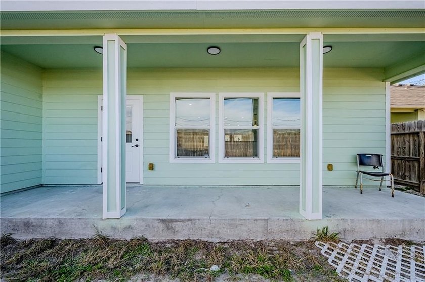 This stylishly crafted home in desirable Sea Oaks Village - photo 35
