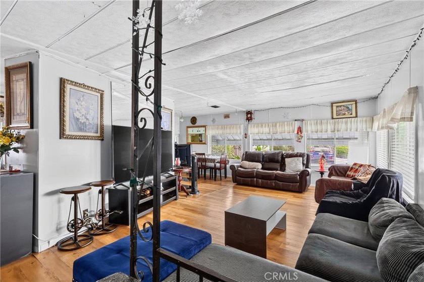 Welcome to this inviting 3-bedroom, 2-bath mobile home offering - photo 8