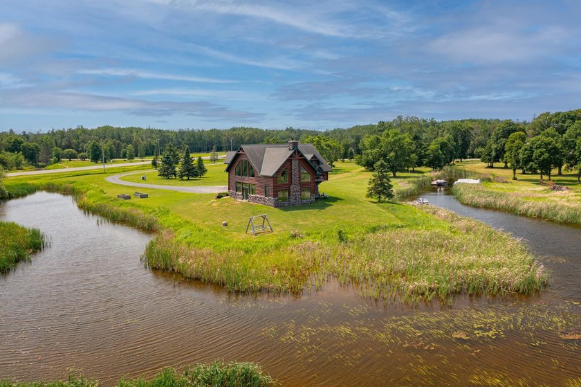 Experience exceptional lakefront living on beautiful Rainy Lake! - photo 46