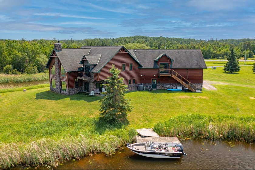 Experience exceptional lakefront living on beautiful Rainy Lake! - photo 48