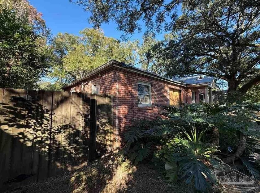 Offers a great renovation opportunity with major potential in - photo 11