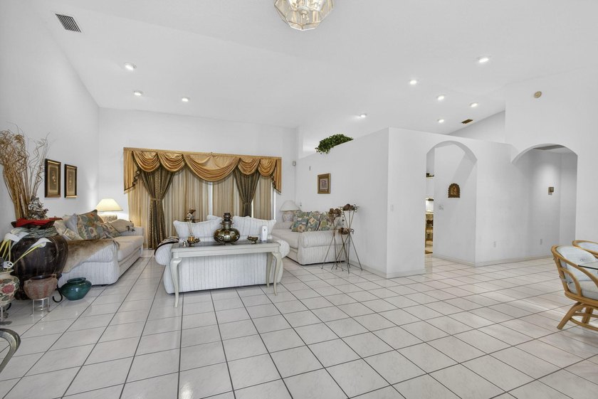 GREAT OPPORTUNITY TO BUY INTO THE MUCH ESTEEMED COMMUNITY OF - photo 4