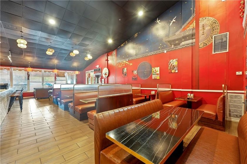 Incredible opportunity to own your own mid-Island restaurant! - photo 6