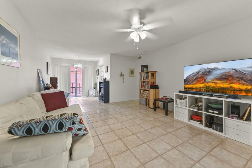 Welcome to this charming corner/end-unit condominium in Golfs - photo 6
