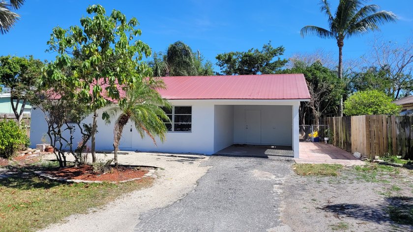 3 Bedroom 1 Bath freshly painted inside and out. Metal Roof 2020 - photo 3