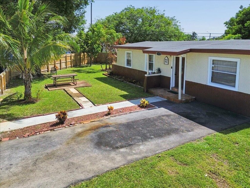 Looking for a 4-bedroom home with no HOA and an oversized lot - photo 2