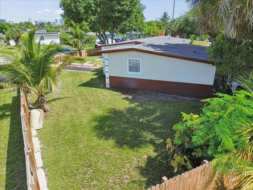 Looking for a 4-bedroom home with no HOA and an oversized lot - photo 3