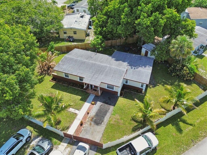 Looking for a 4-bedroom home with no HOA and an oversized lot - photo 5