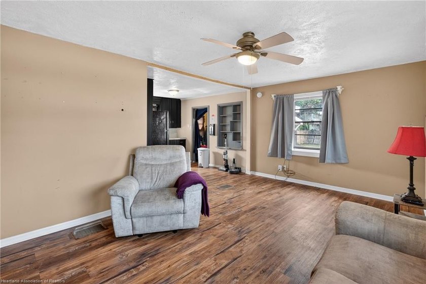 Charming 2-bedroom, 1-bath home conveniently located near - photo 17