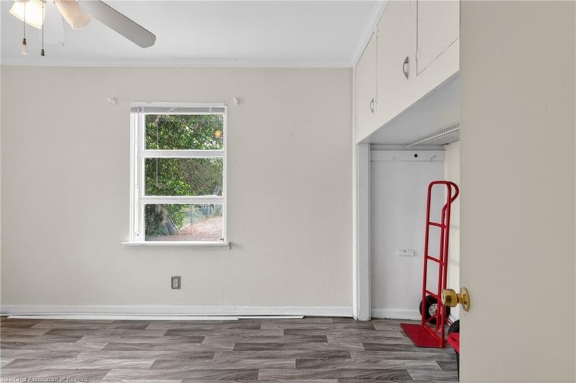 Charming 2-bedroom, 1-bath home conveniently located near - photo 22