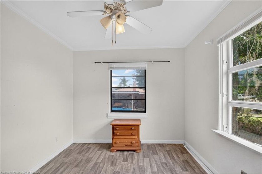 Charming 2-bedroom, 1-bath home conveniently located near - photo 23