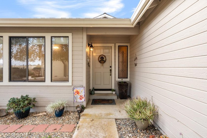 Rare, single story *Bluff* townhouse with incredible Southside - photo 4