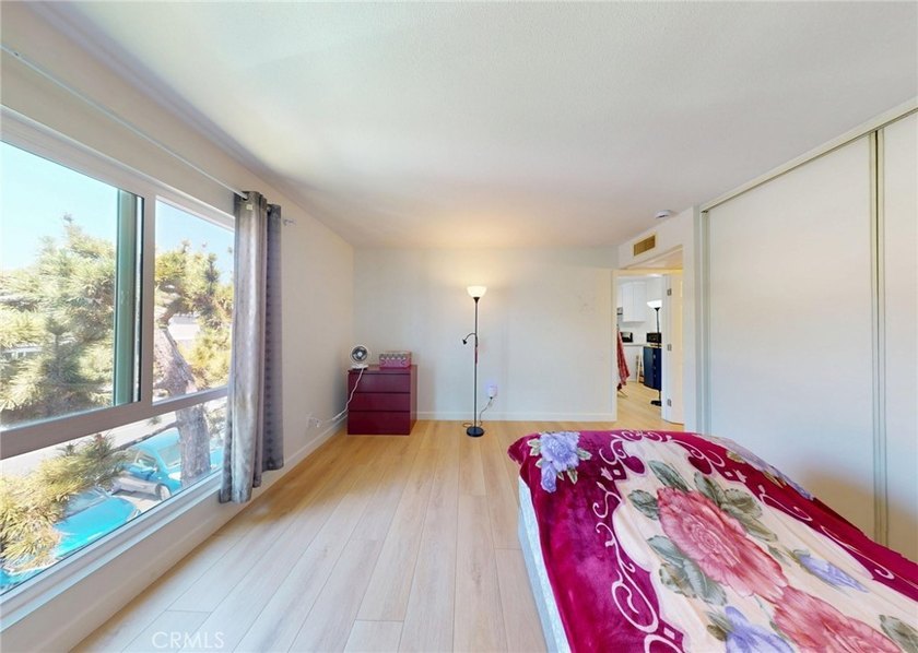 Welcome Home to 2835 S Fairview #H. This Beautifully Upgraded - photo 12