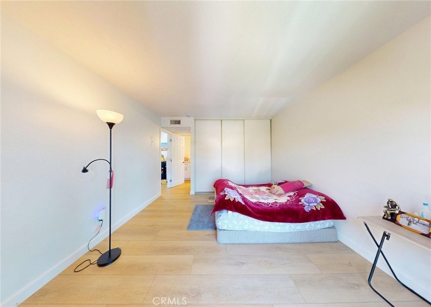 Welcome Home to 2835 S Fairview #H. This Beautifully Upgraded - photo 13