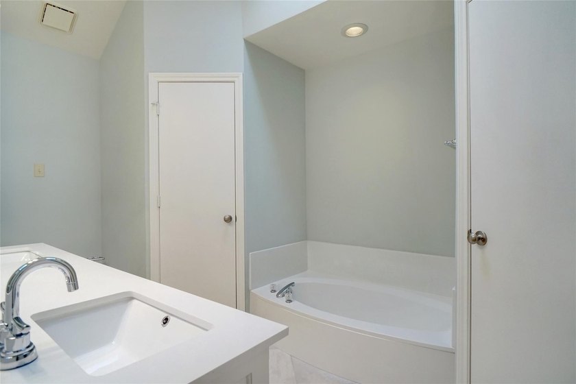 Lovely $60k remodel with split floor plan, and NO POPCORN - photo 14