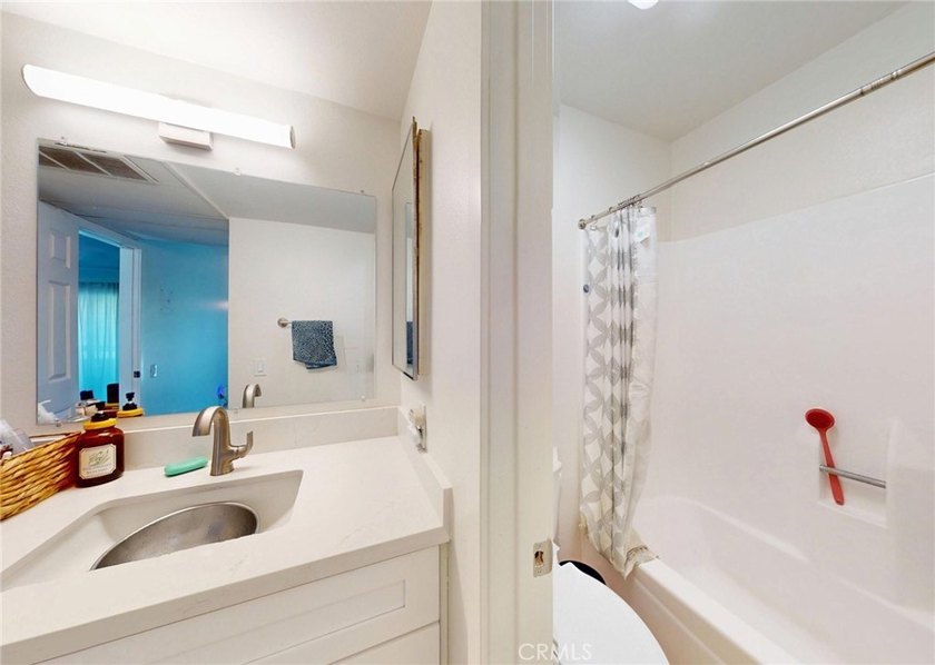 Welcome Home to 2835 S Fairview #H. This Beautifully Upgraded - photo 16