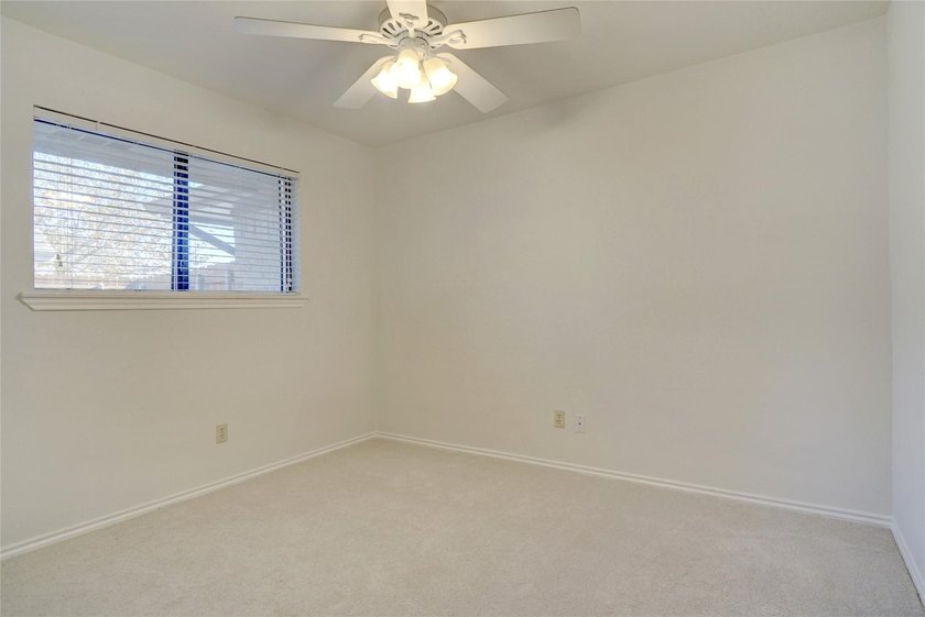 Lovely $60k remodel with split floor plan, and NO POPCORN - photo 16