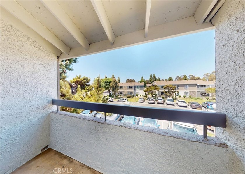 Welcome Home to 2835 S Fairview #H. This Beautifully Upgraded - photo 18