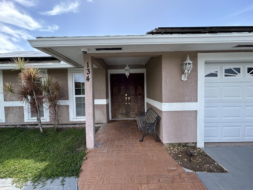 Spacious 3-Bedroom Pool Home in Desirable La Mancha - No HOA! - photo 2
