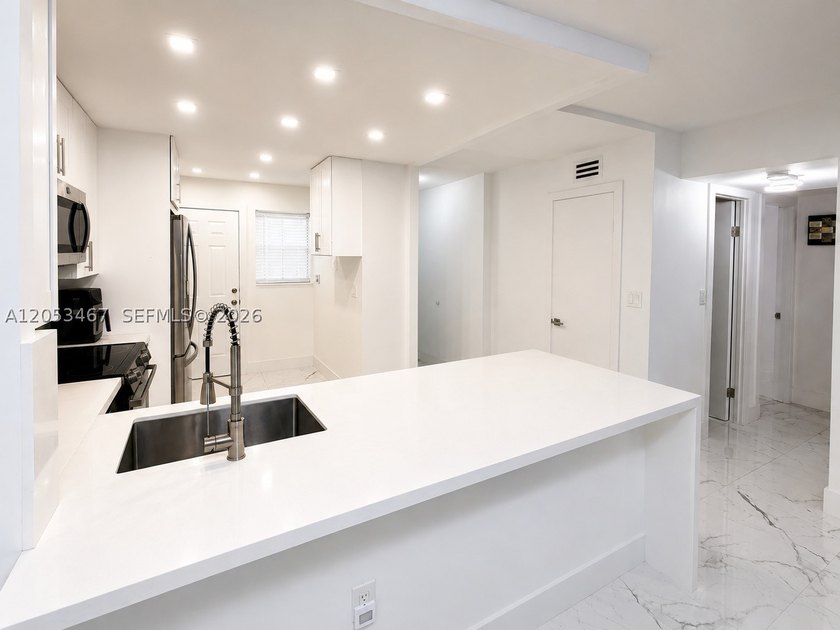 Beautifully remodeled 2-bedroom + den, 2-bath residence has the - photo 3