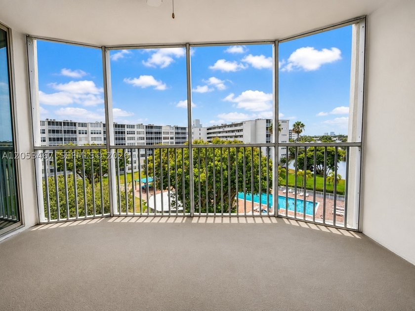 Beautifully remodeled 2-bedroom + den, 2-bath residence has the - photo 5