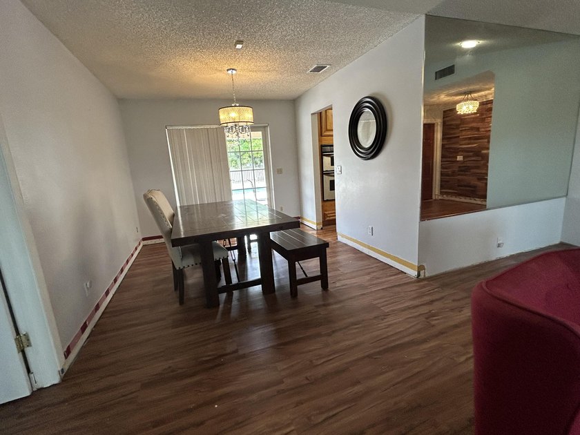 Spacious 3-Bedroom Pool Home in Desirable La Mancha - No HOA! - photo 6