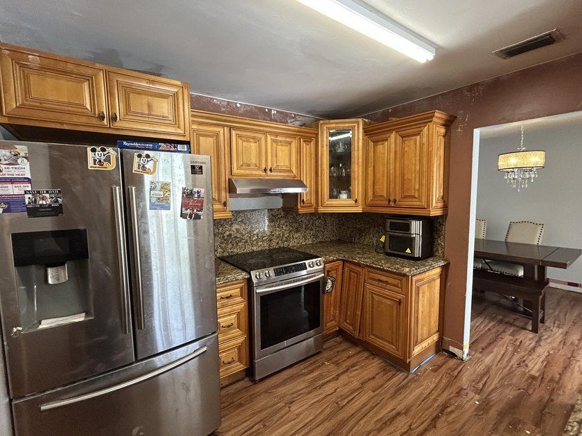 Spacious 3-Bedroom Pool Home in Desirable La Mancha - No HOA! - photo 8