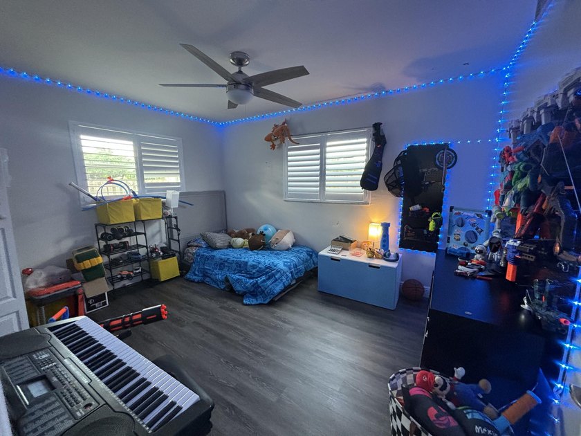 Welcome to this stunningly updated 2-bedroom, 1-bath villa! - photo 3