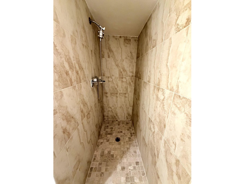 NEW PRICE!! First Floor 2 bedroom / 2 Bath unit. Tile Floors - photo 15