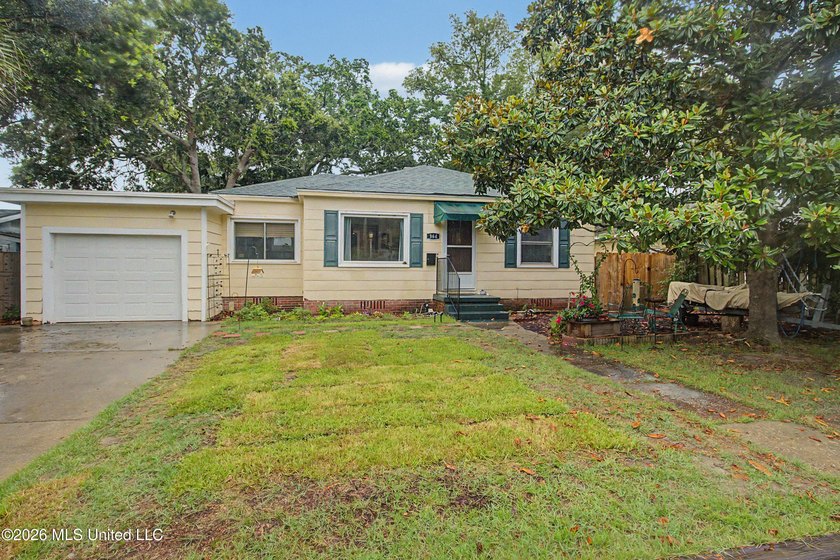 Beautifully renovated mid-century modern home near the heart of - photo 2