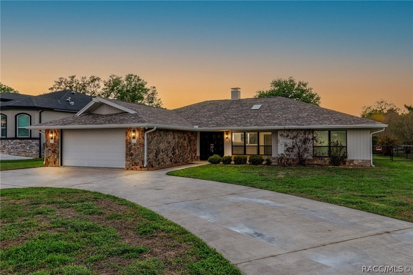 Experience the Ultimate Florida lifestyle in this stunning - photo 2
