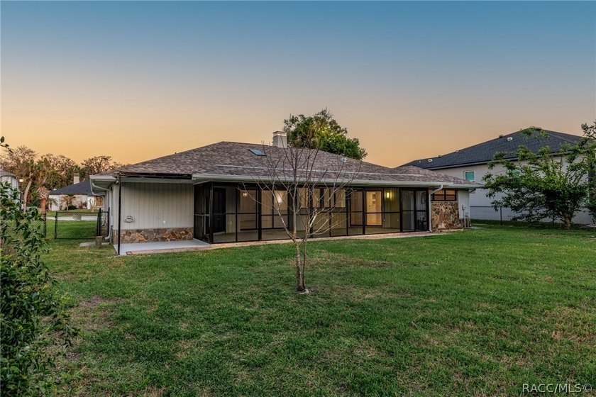 Experience the Ultimate Florida lifestyle in this stunning - photo 4