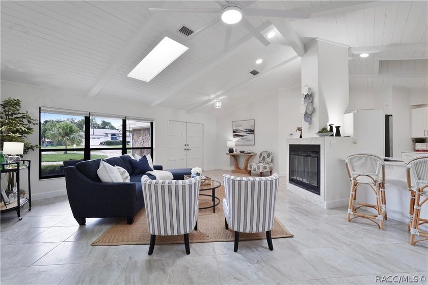 Experience the Ultimate Florida lifestyle in this stunning - photo 7