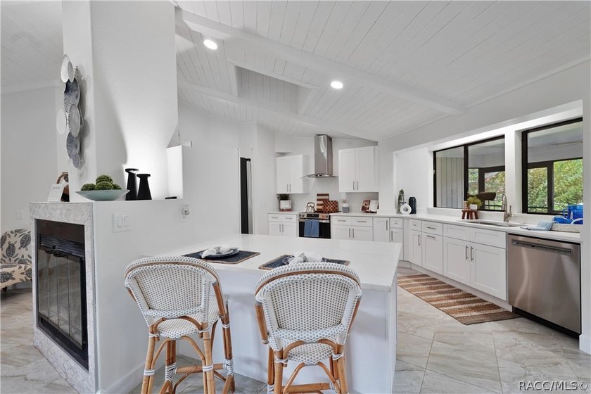 Experience the Ultimate Florida lifestyle in this stunning - photo 8