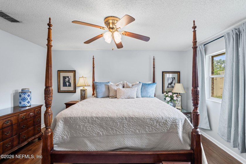 Location, location, location! This beautifully maintained brick - photo 33