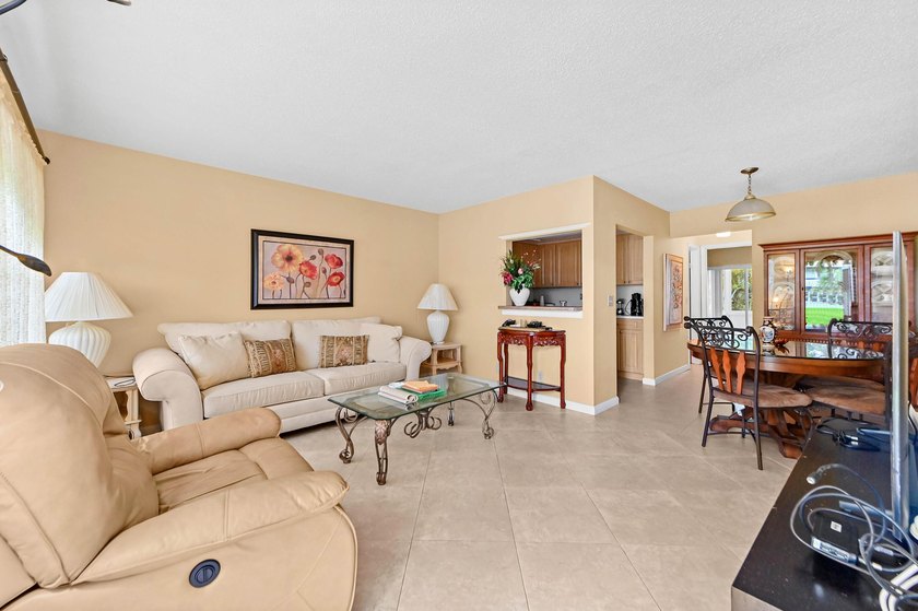 Welcome to this practical one-bedroom, one-bathroom condominium - photo 6