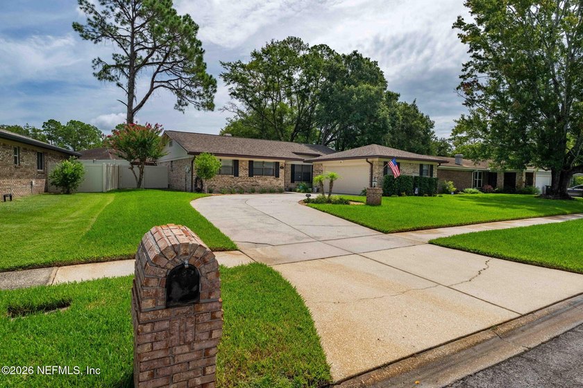 Location, location, location! This beautifully maintained brick - photo 50