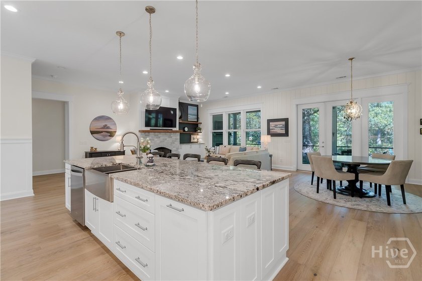 $10,000 TOWARDS CLOSING COSTS! Welcome to this stunning like-new - photo 14