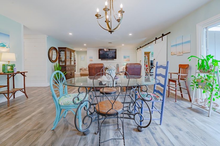 Welcome to this beautifully updated coastal rambler, where - photo 25