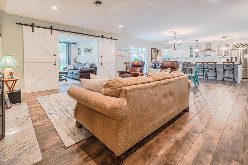Welcome to this beautifully updated coastal rambler, where - photo 35