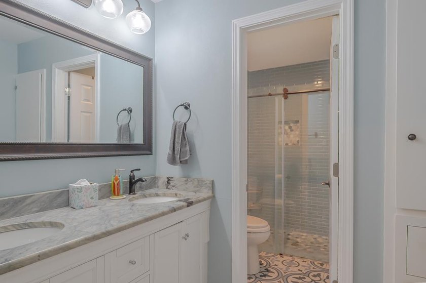 Welcome to this beautifully updated coastal rambler, where - photo 40