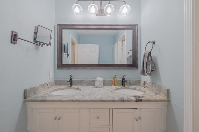 Welcome to this beautifully updated coastal rambler, where - photo 41