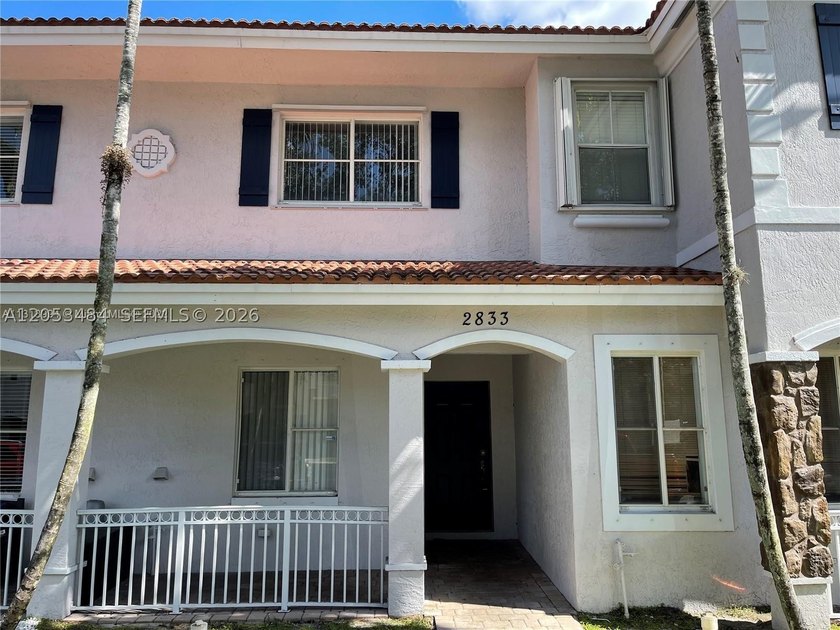 Beautiful and well-maintained 2BR/2.5BA townhome in the gated - photo 3