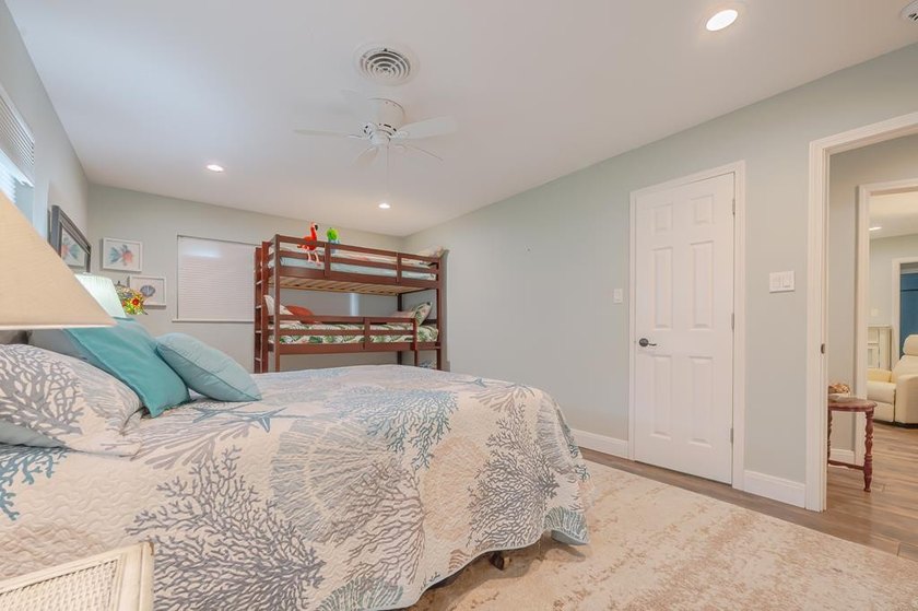 Welcome to this beautifully updated coastal rambler, where - photo 45
