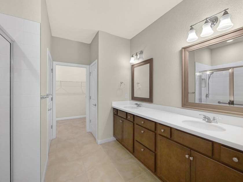 Welcome to this beautifully maintained 2-bedroom plus den - photo 13