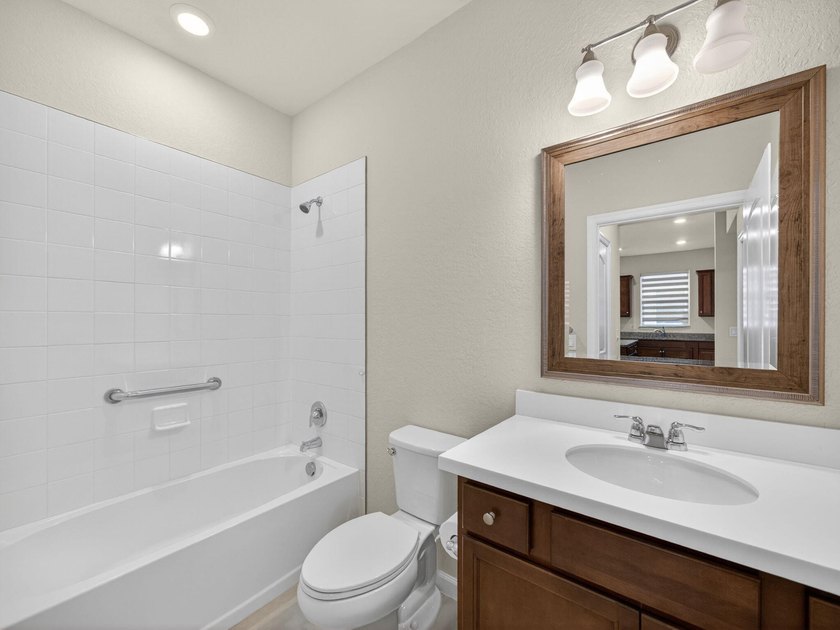 Welcome to this beautifully maintained 2-bedroom plus den - photo 16